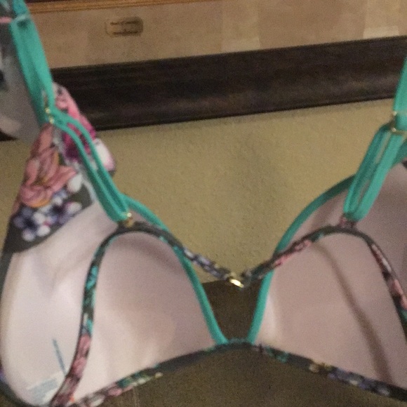 Bikini - Picture 4 of 5